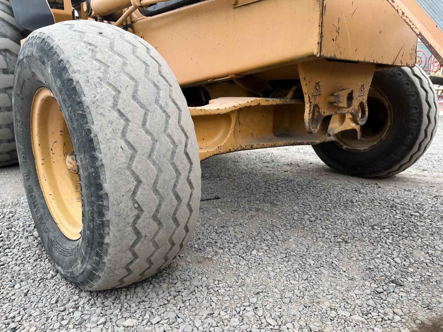 ./imagenes/INVOICE/2019/17260/CARGADOR CON ESCREPA JOHN DEERE 210LE (10).JPG